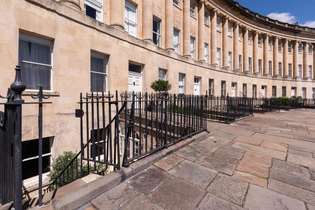 29 A Royal Crescent, Bath BA1 2 LT-6.jpg