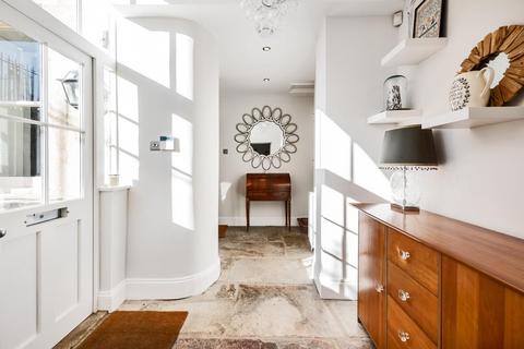 2 bedroom apartment to rent, Royal Crescent, Bath BA1