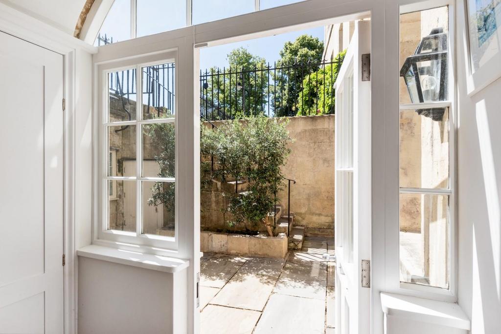 29 A Royal Crescent, Bath BA1 2 LT-12.jpg
