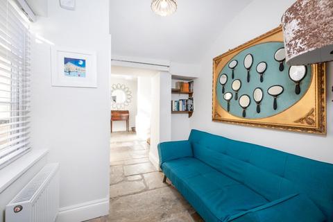 2 bedroom apartment to rent, Royal Crescent, Bath BA1