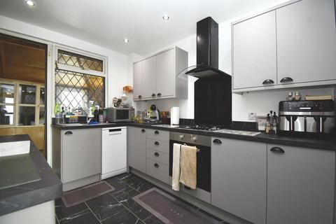 6 Ashthorpe, Hull, HU6 9HH