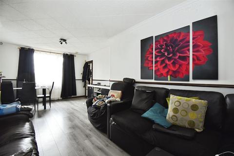 6 Ashthorpe, Hull, HU6 9HH