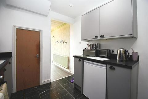 6 Ashthorpe, Hull, HU6 9HH