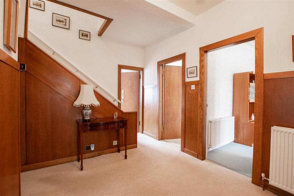 Hallway.jpg
