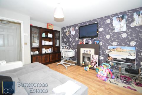 3 bedroom end of terrace house to rent, Pach way, Newark