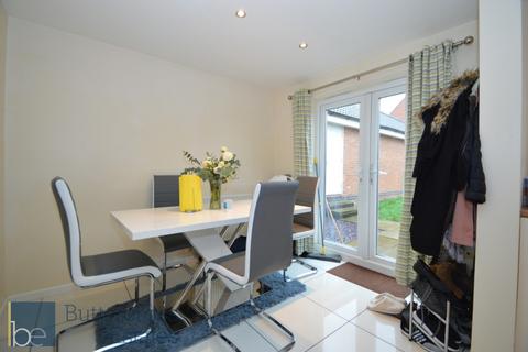 3 bedroom end of terrace house to rent, Pach way, Newark