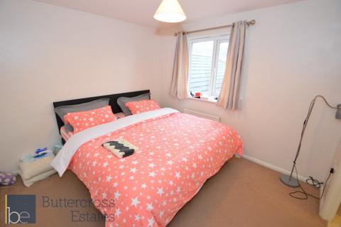 3 bedroom end of terrace house to rent, Pach way, Newark