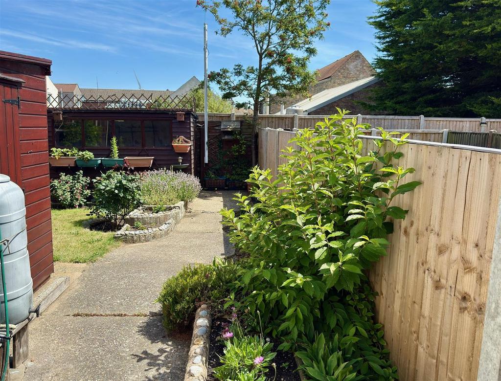 GARDEN REAR.jpg