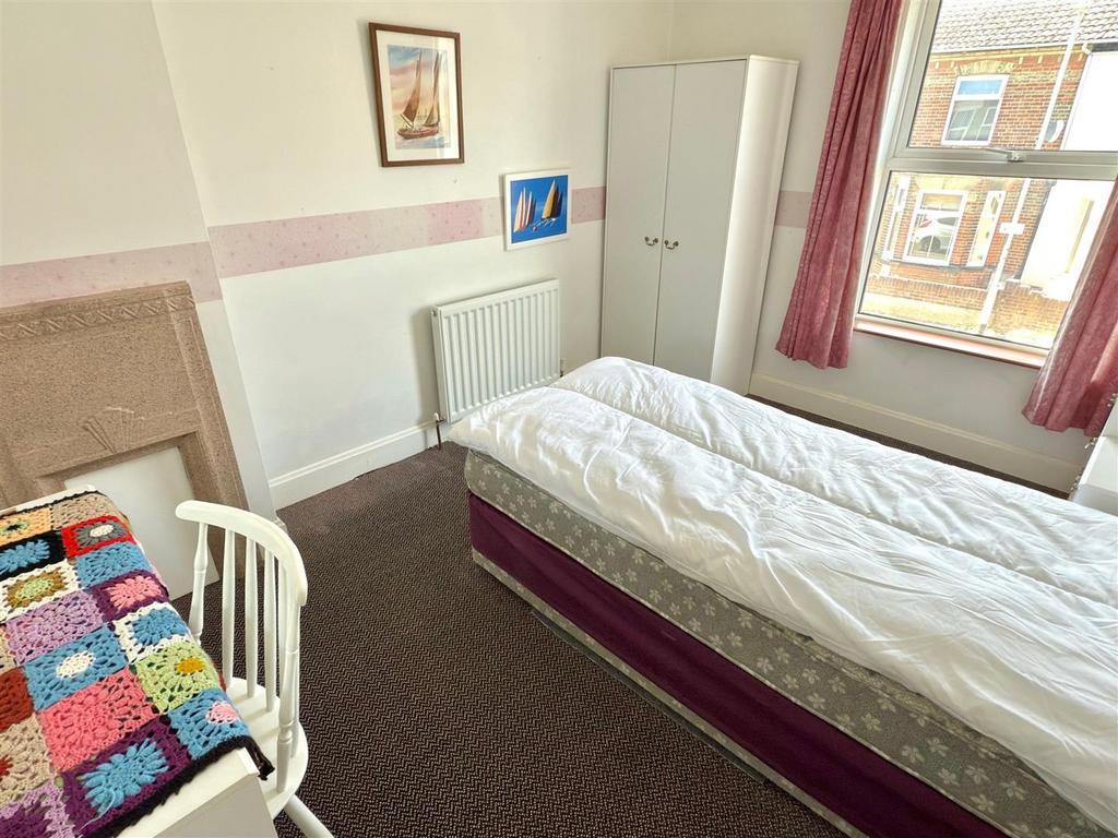 BED 2.jpg