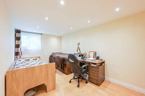 undefined, Parkland Road, Wood Green, London, N22