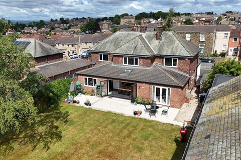 5 bedroom detached house for sale, Southdale Road, Ossett WF5