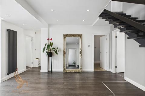 5 bedroom detached house for sale, Southdale Road, Ossett WF5