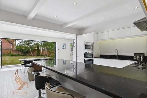 5 bedroom detached house for sale, Southdale Road, Ossett WF5