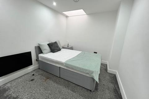 1 bedroom in a flat share to rent, Newhall Street, Birmingham B3
