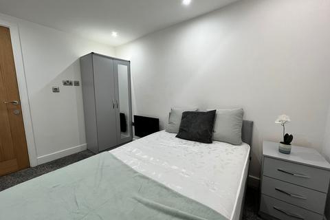 1 bedroom in a flat share to rent, Newhall Street, Birmingham B3