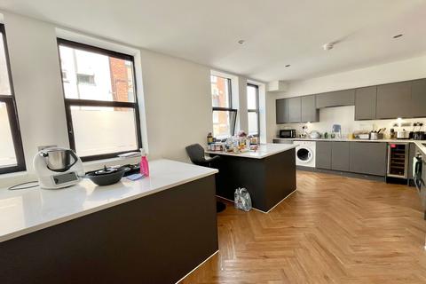 1 bedroom in a flat share to rent, Newhall Street, Birmingham B3