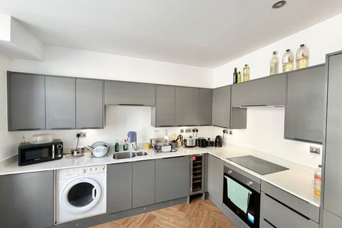 1 bedroom in a flat share to rent, Newhall Street, Birmingham B3