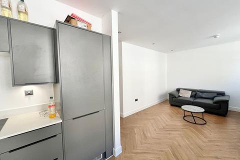 1 bedroom in a flat share to rent, Newhall Street, Birmingham B3