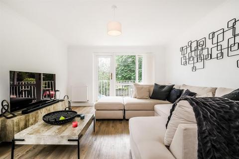 2 bedroom flat for sale, Greenhill, High Road, Buckhurst Hill