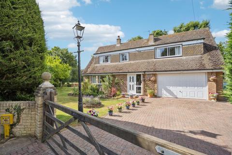 4 bedroom detached house for sale, The Avenue, Aylesbury HP18