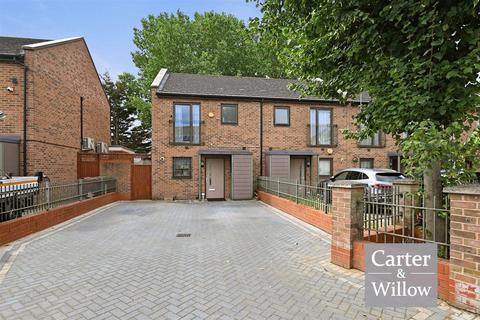 3 bedroom end of terrace house for sale, Ager Avenue, Essex