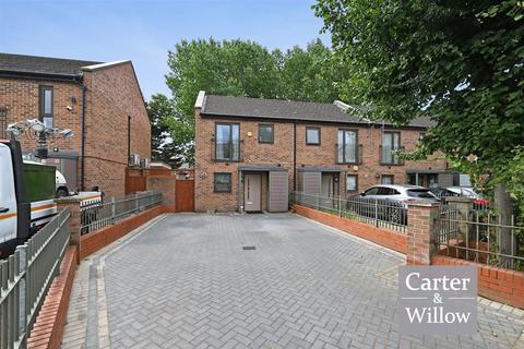 3 bedroom end of terrace house for sale, Ager Avenue, Essex