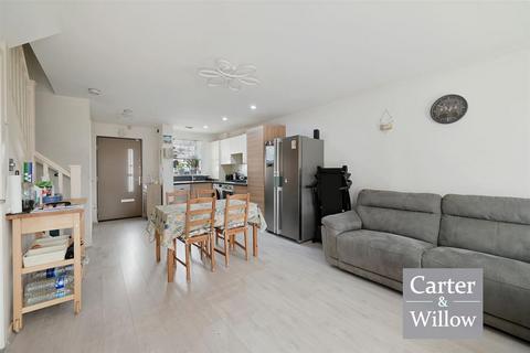 3 bedroom end of terrace house for sale, Ager Avenue, Essex