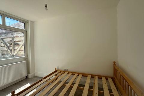 4 bedroom duplex to rent, Yarrow House, London, E14