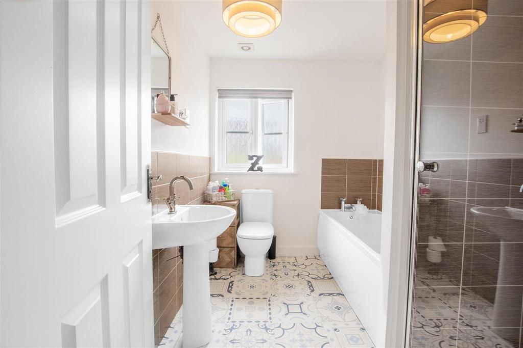 Main.bathroom.jpg