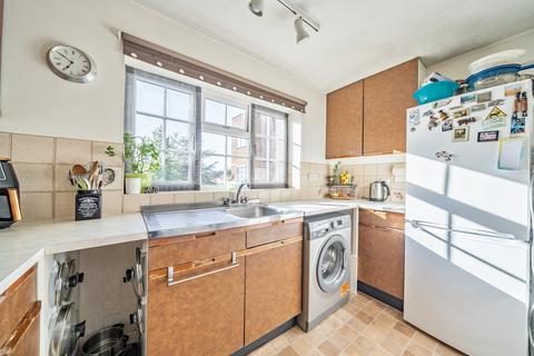 2 bedroom flat for sale, Colne Lodge, Walton On Thames, Surrey, KT12