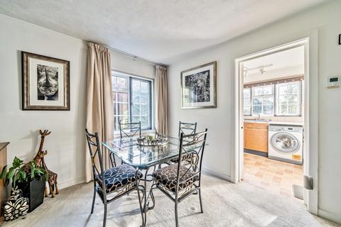 2 bedroom flat for sale, Colne Lodge, Walton On Thames, Surrey, KT12