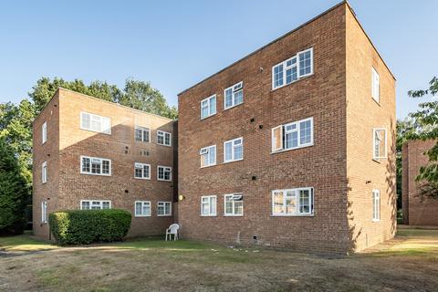 2 bedroom flat for sale, Colne Lodge, Walton On Thames, Surrey, KT12