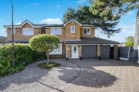 4 bedroom detached house for sale, Naseby Drive, Long Eaton