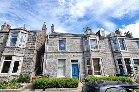 4 bedroom flat to rent, Whitehall Road, Rosemount, Aberdeen, AB25