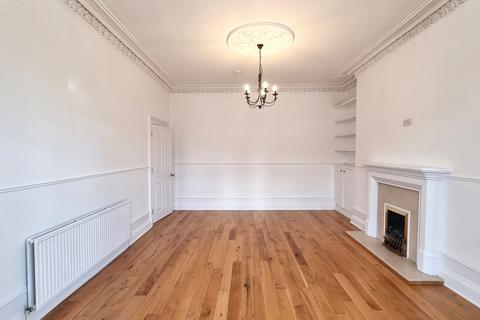 4 bedroom flat to rent, Whitehall Road, Rosemount, Aberdeen, AB25