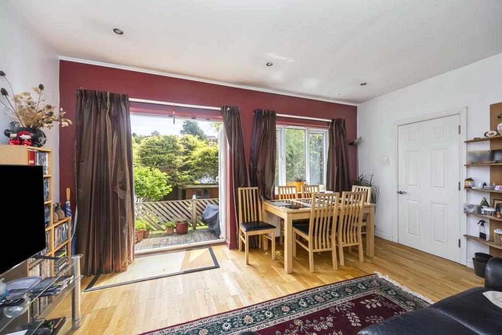 Lounge/Dining Room