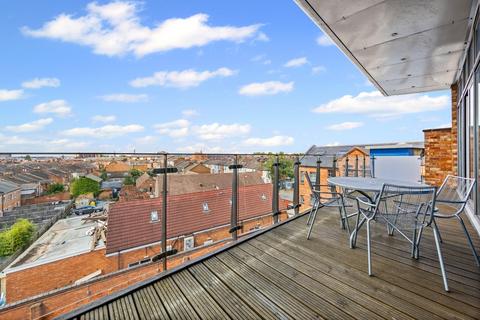 2 bedroom apartment for sale, Grove Road, The Mounts, Northampton NN1