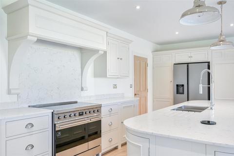 5 bedroom detached house for sale, The Avenue, Tadworth