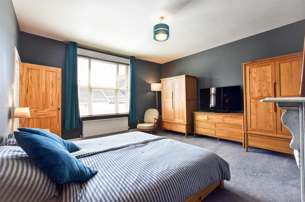 Bedroom 1.jpg