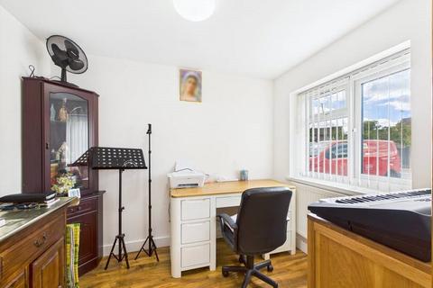 4 bedroom semi-detached house for sale, Chester Close, Worcester, WR5