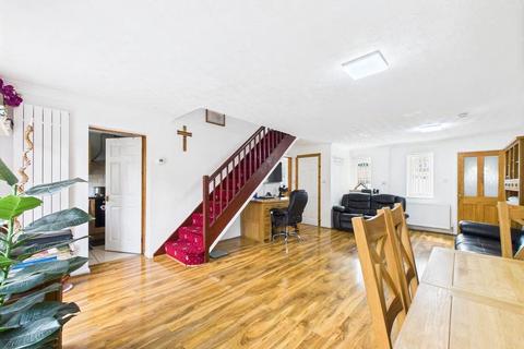4 bedroom semi-detached house for sale, Chester Close, Worcester, WR5