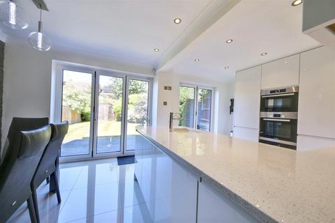 6 Wayside, Shenley, Radlett, WD7 9JN