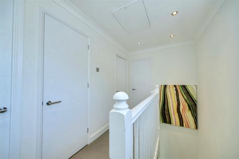 6 Wayside, Shenley, Radlett, WD7 9JN