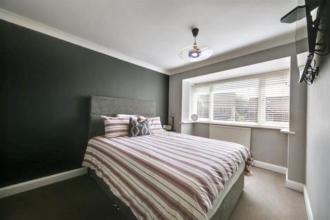 6 Wayside, Shenley, Radlett, WD7 9JN