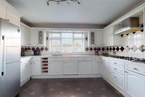 3 bedroom apartment to rent, Gilda Parade, Bristol BS14