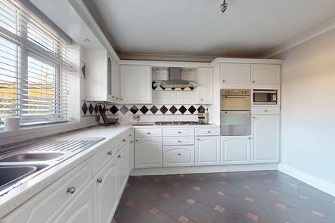 3 bedroom apartment to rent, Gilda Parade, Bristol BS14