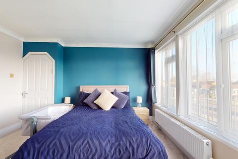 3 bedroom apartment to rent, Gilda Parade, Bristol BS14