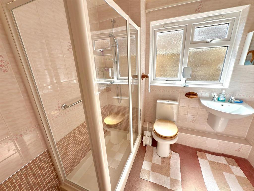 SHOWER ROOM.jpg