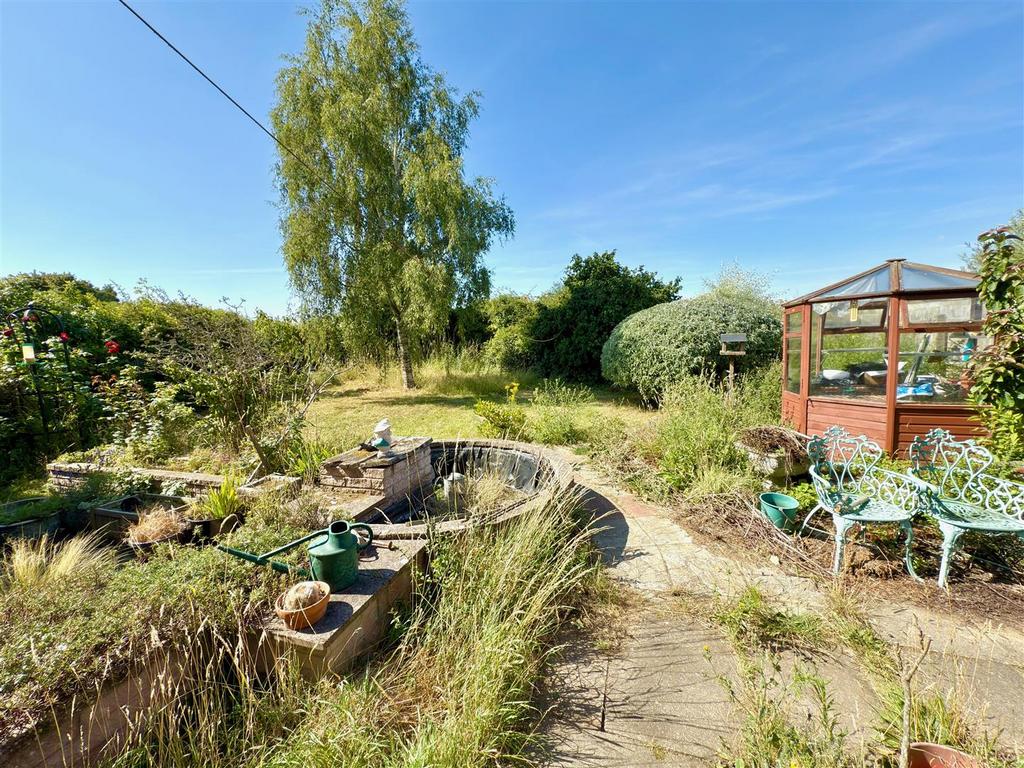 REAR GARDEN.jpg