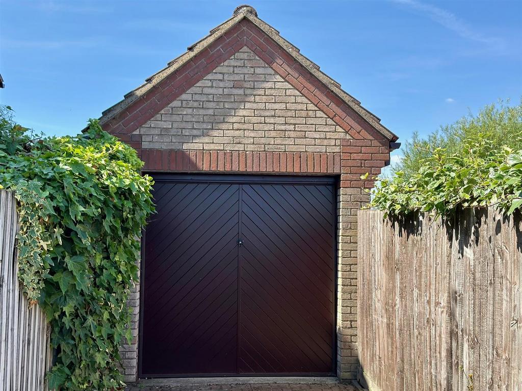 GARAGE.jpg